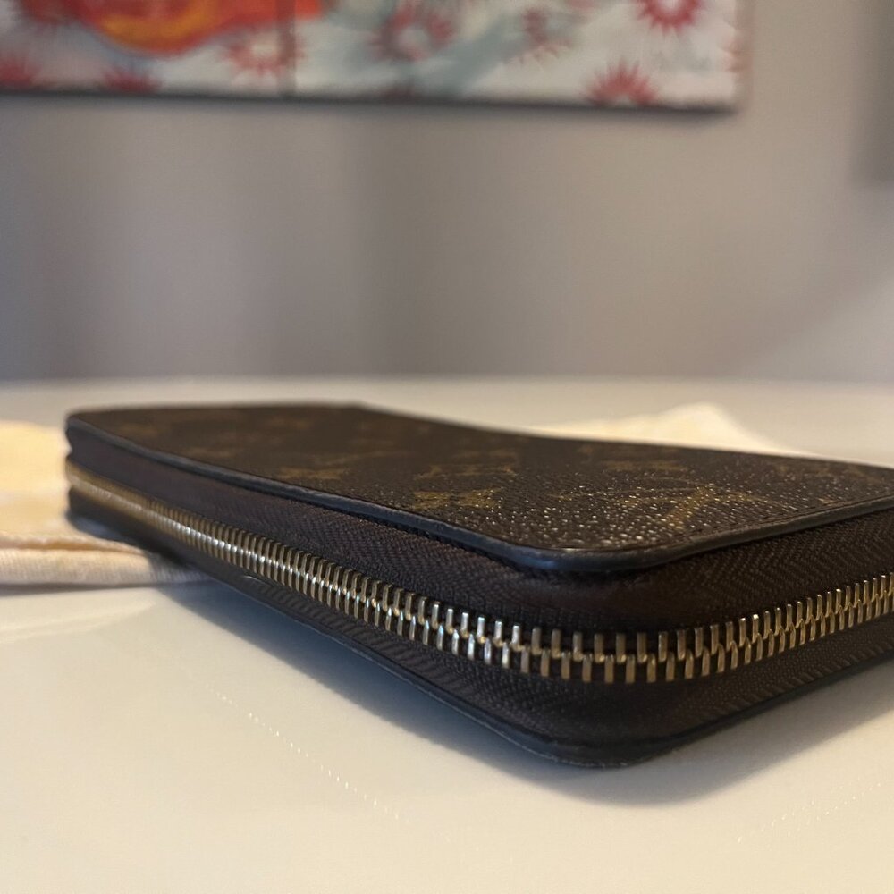 Louis Vuitton Monogram Zippy Wallet Zip Around + Dust Bag - Picture 7 of 14
